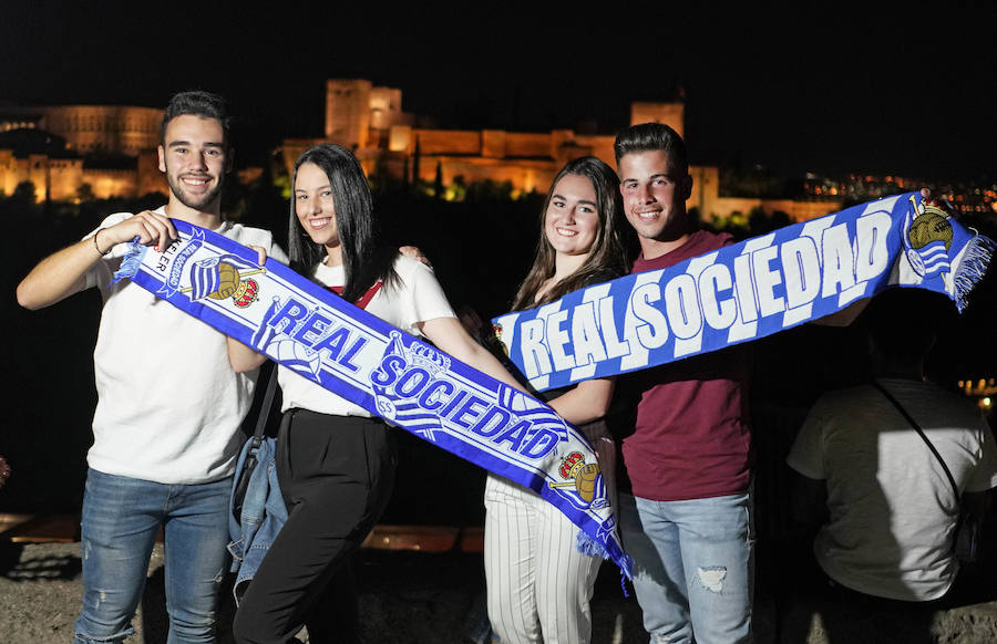 Miles de aficionados de la Real Sociedad se han desplazado a Granada para animar a las jugadoras en la final de la Copa de la Reina