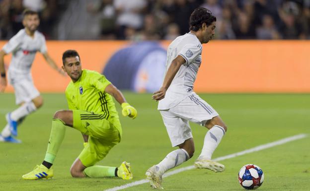 La jugada y el gol de Carlos Vela a los Earthquakes de San Jose. 