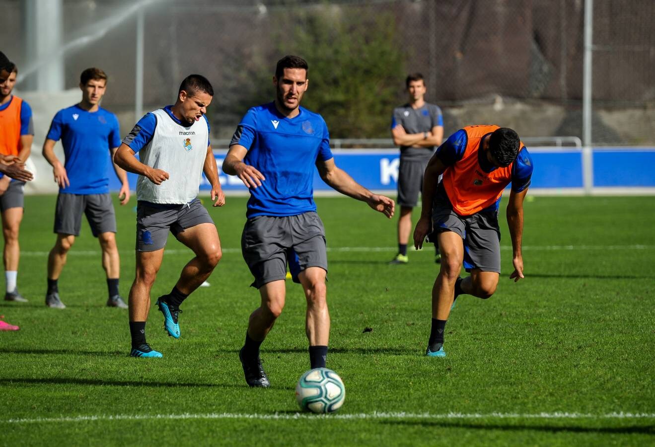 El equipo de Imanol Alguacil ha completado en Zubieta el primer entrenamiento de la semana. La novedad ha sido el regreso de Sagnan. 