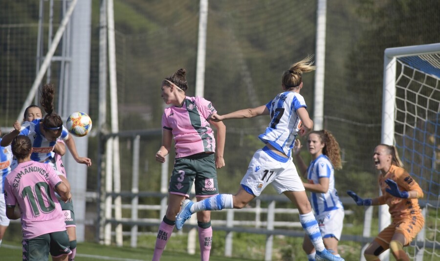 Dos goles de Nahikari han sido suficientes para sumar los tres primeros puntos de la temporada que, unidos a los dos empates de las primeras jornadas, aúpan al conjunto txuri-urdin hasta la séptima plaza de la tabla. 