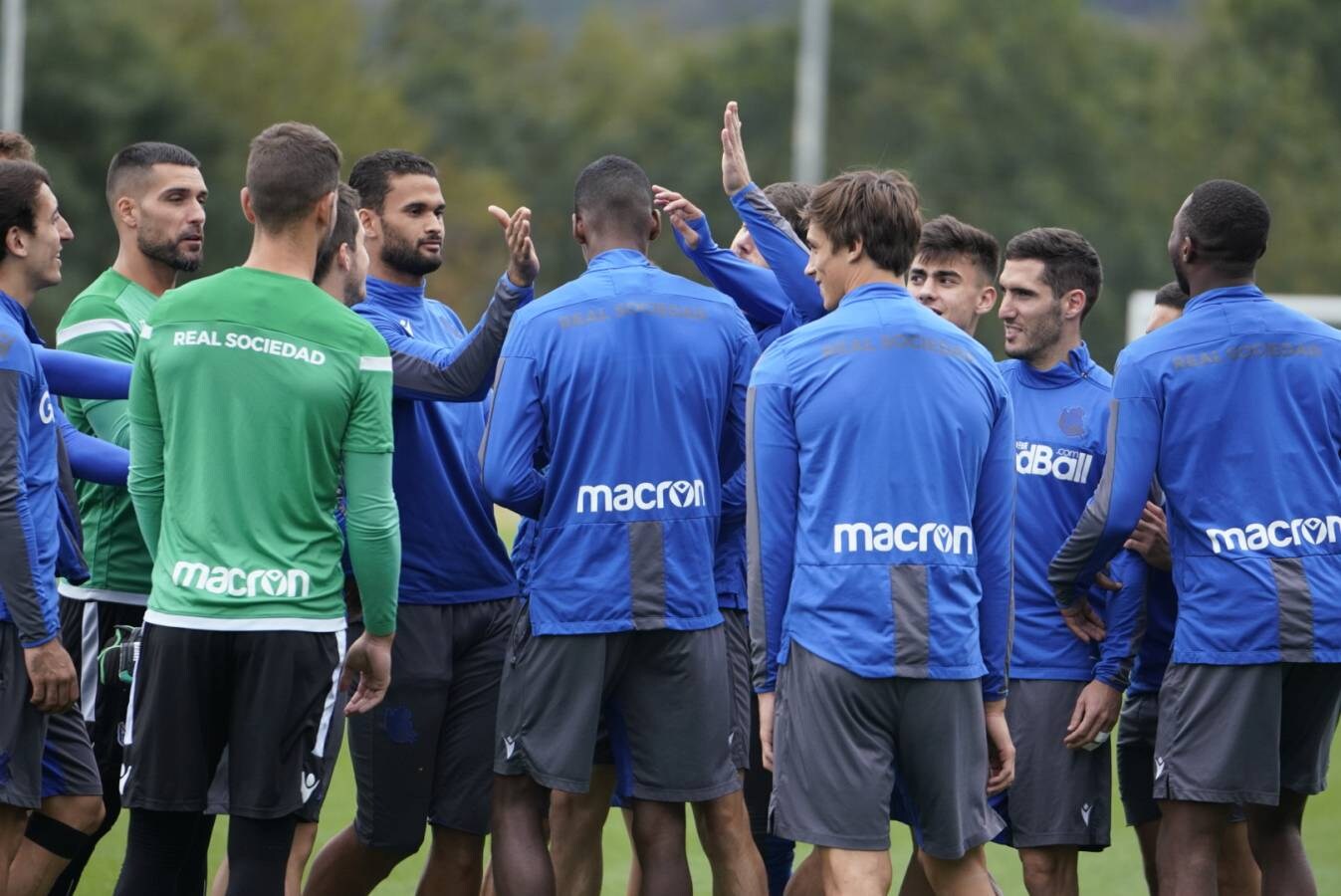 La Real Sociedad se ejercita en Zubieta preparando el choque ante el Betis. 