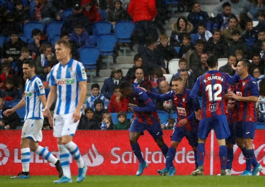 La Real Sociedad vence 4-1 al Eibar en el Reale Arena. 