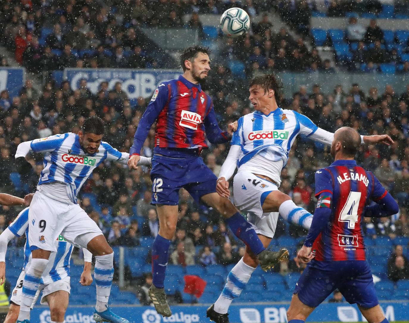 La Real Sociedad vence 4-1 al Eibar en el Reale Arena. 