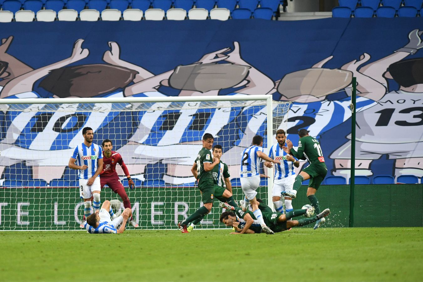 La Real Sociedad ha ganado su primer partido tras la vuelta de la Liga después de remontar a un Espanyol que se había adelantado en el marcador.