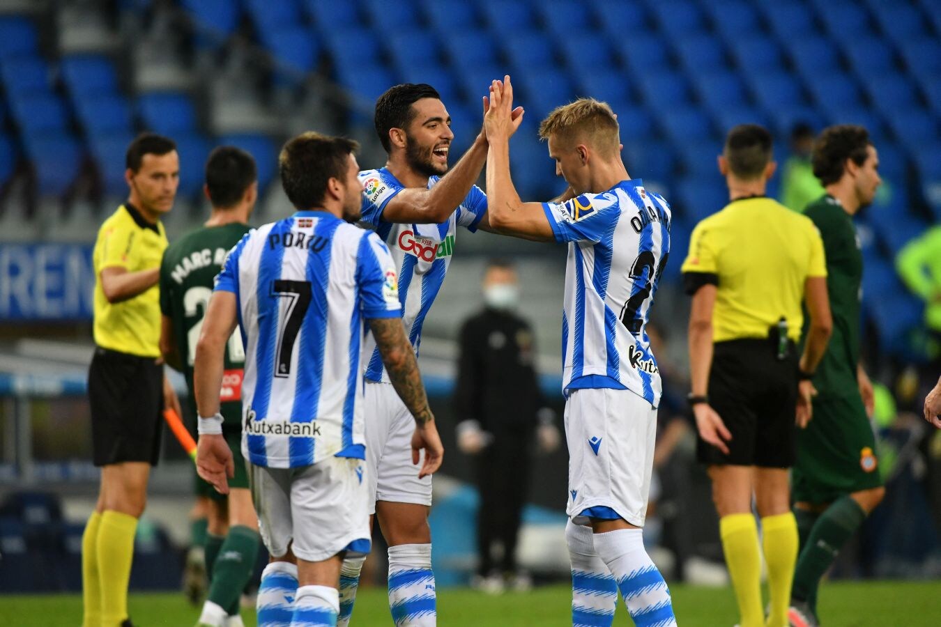 La Real Sociedad ha ganado su primer partido tras la vuelta de la Liga después de remontar a un Espanyol que se había adelantado en el marcador.