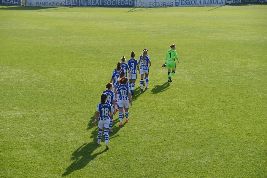 La Real Sociedad femenina ha ganado esta mañana al Levante por 3-2 en Zubieta después de culminar la remontada con un gol de Cecilia en el minuto 89. 