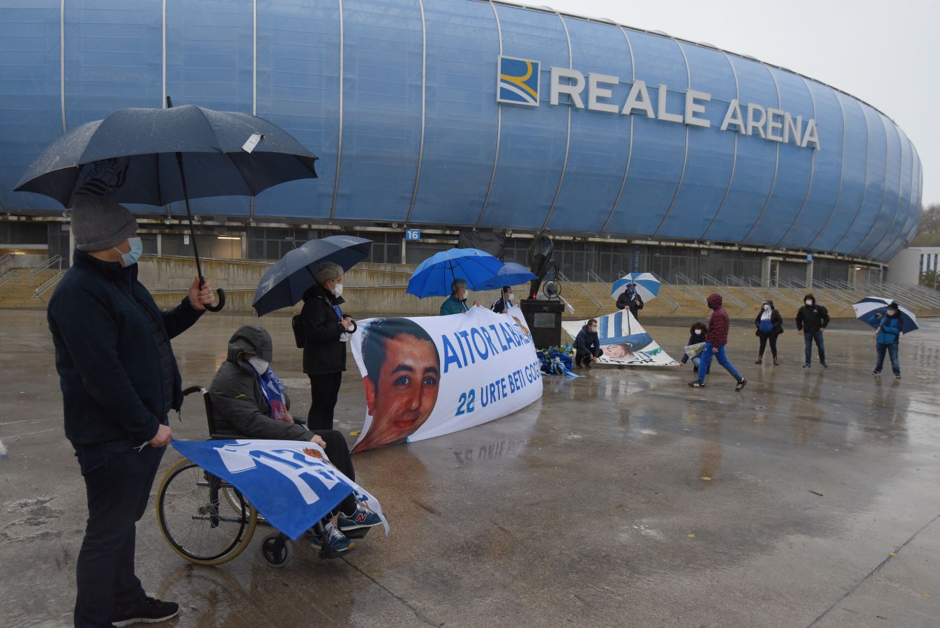 En el día en el que se cumplen 22 años de su asesinato en el Vicente Calderón a manos de un ultra neonazi, el aficionado realista ha sido recordado en un acto de homenaje celebrado en los exteriores de Anoeta.