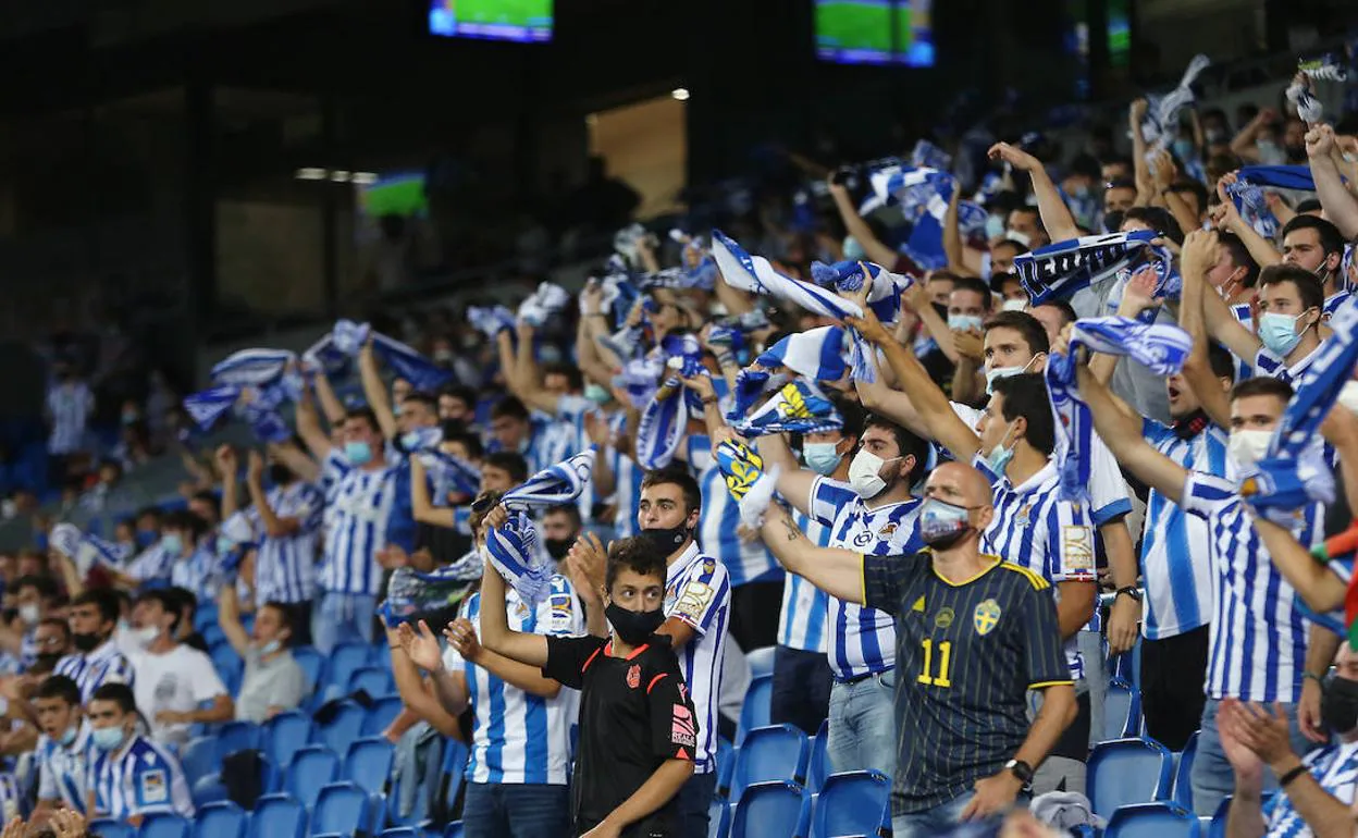 La afioión realista, durante el partido ante el Levante en Anoeta. 