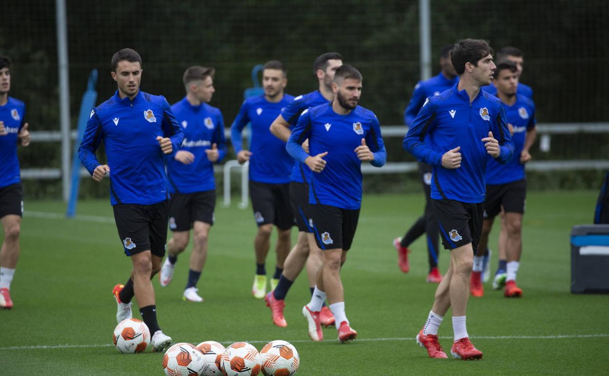 Entrenamiento de los jugadores de la Real Sociedad hace unos días en Zubieta. 