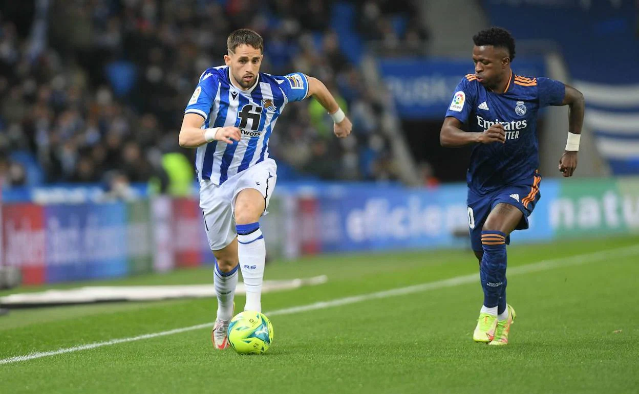 Adnan Januzaj, junto a Vinicius, en el partido que se jugó en Anoeta el pasado mes de diciembre. 