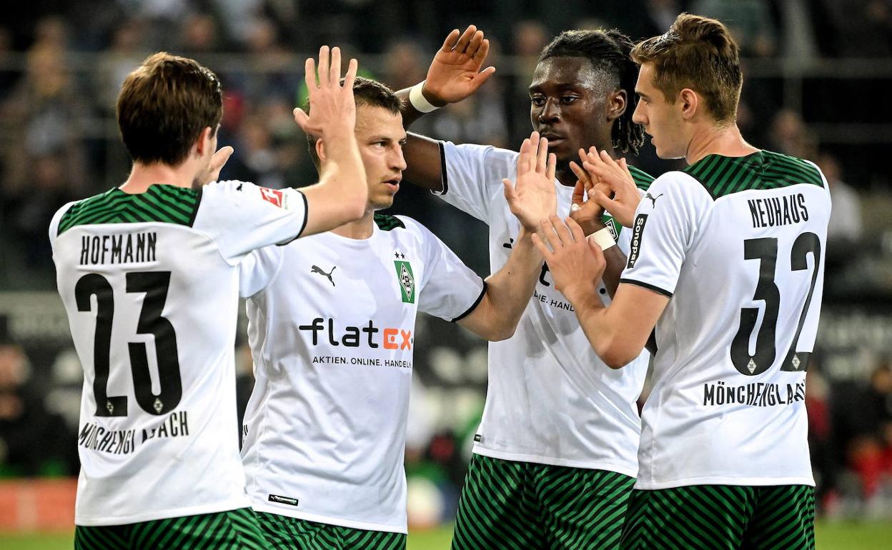 Jugadores del Borussia Mönchengladbach celebran un gol esta temporada.