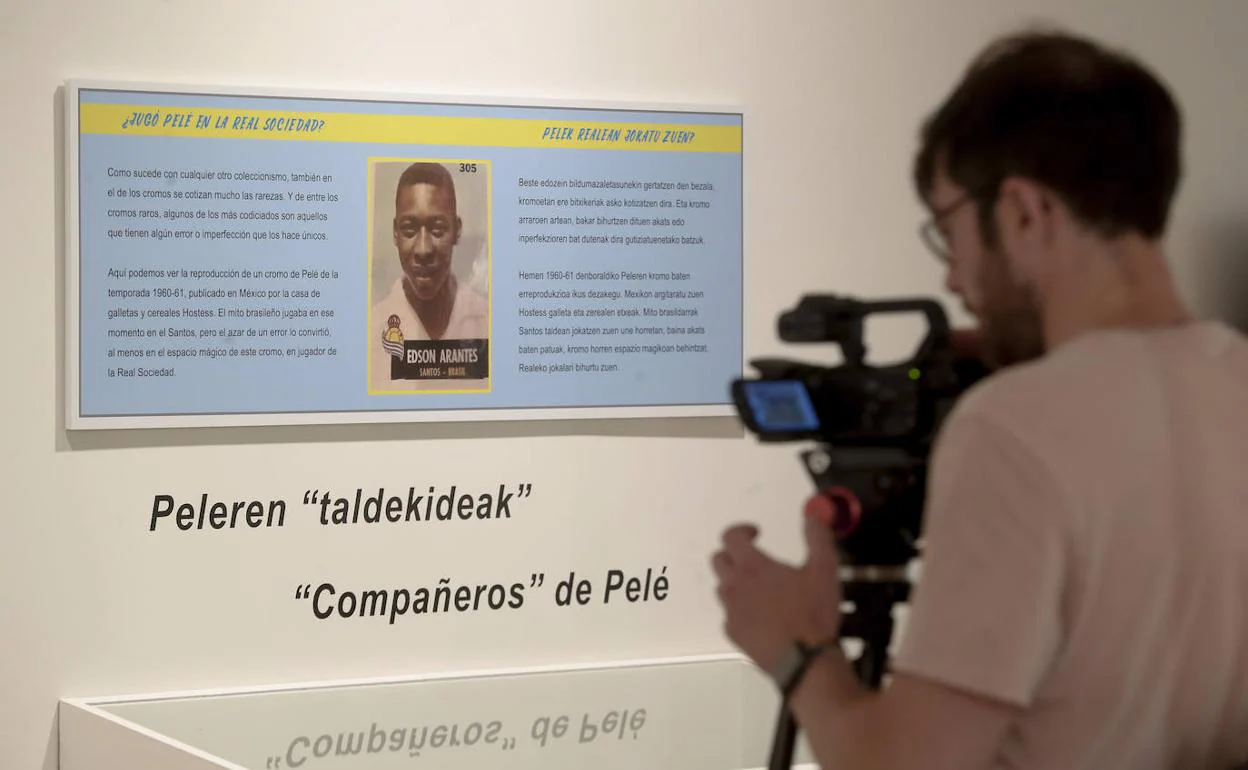 El errático cromo de 'Pelé' con el escudo de la Real Sociedad que se puede ver en la exposición 'Lo tengo repe' hasta el 27 de agosto en Donostia