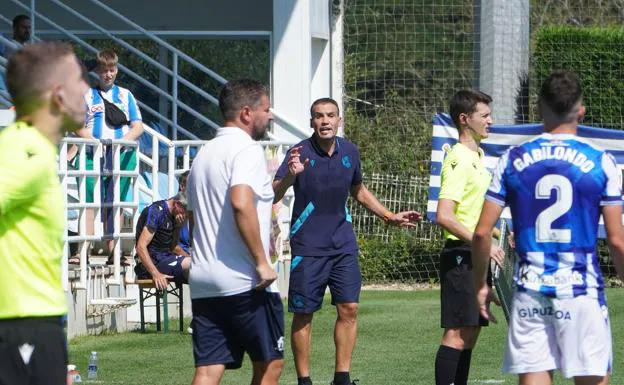 El entrenador realista, Sergio Francisco, en un lance del encuentro.
