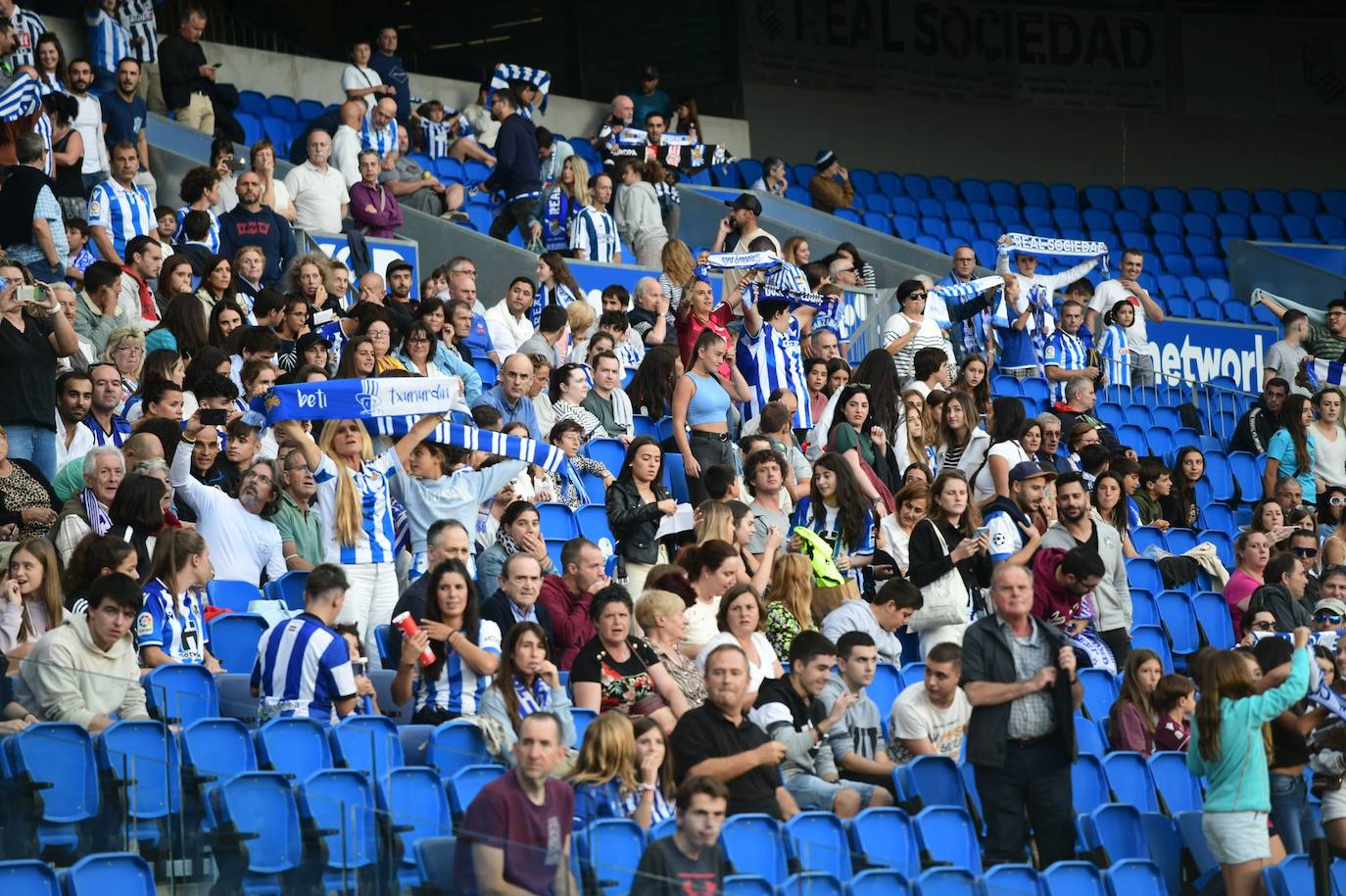 Fotos: ¿Has estado en el Reale Arena? ¡Búscate en la grada!