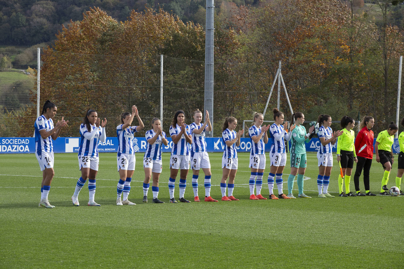 Amaiur y Gemma Gili celebran el 1-0 en Zubieta. 