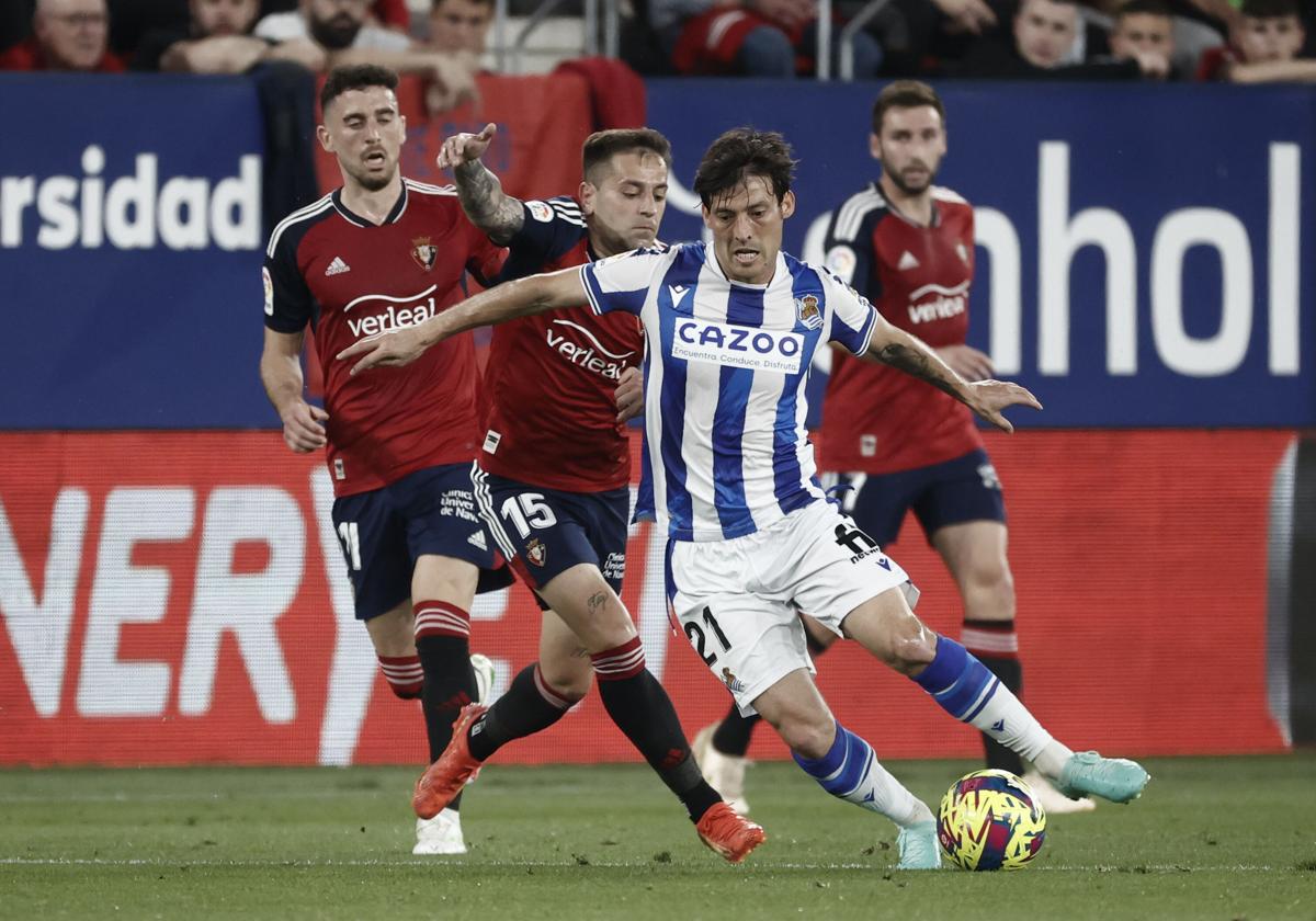 Silva en el partido de la Real Sociedad ante Osasuna en El Sadar.