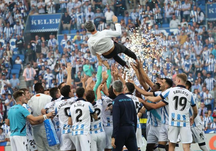 La fiesta final de los jugadores en el Reale Arena