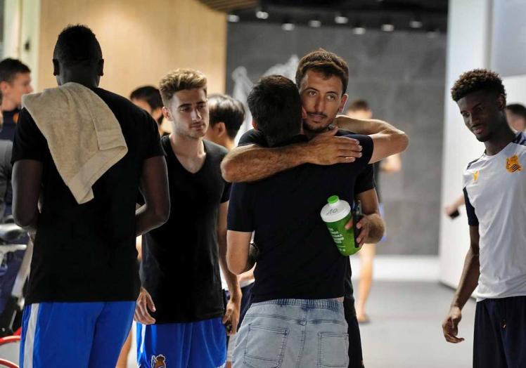 Imagen principal - El vestuario de la Real se despide de su &#039;mago&#039;