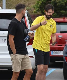 Imagen secundaria 2 - Silva ha estado este miércoles en Zubieta y por la mañana ha tenido tiempo incluso para saludar a algún aficionado.