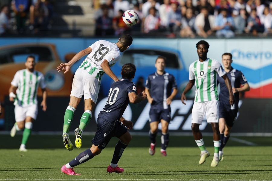 La Real supera con autoridad al Betis