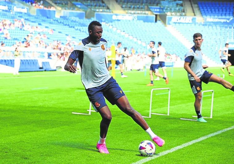 Aritz Elustondo vuelve a entrenar este martes con el grupo
