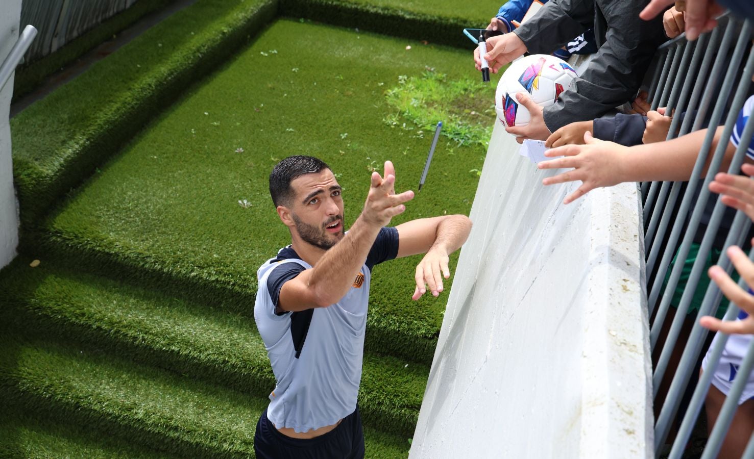 La lluvia no impide que la afición llene Zubieta