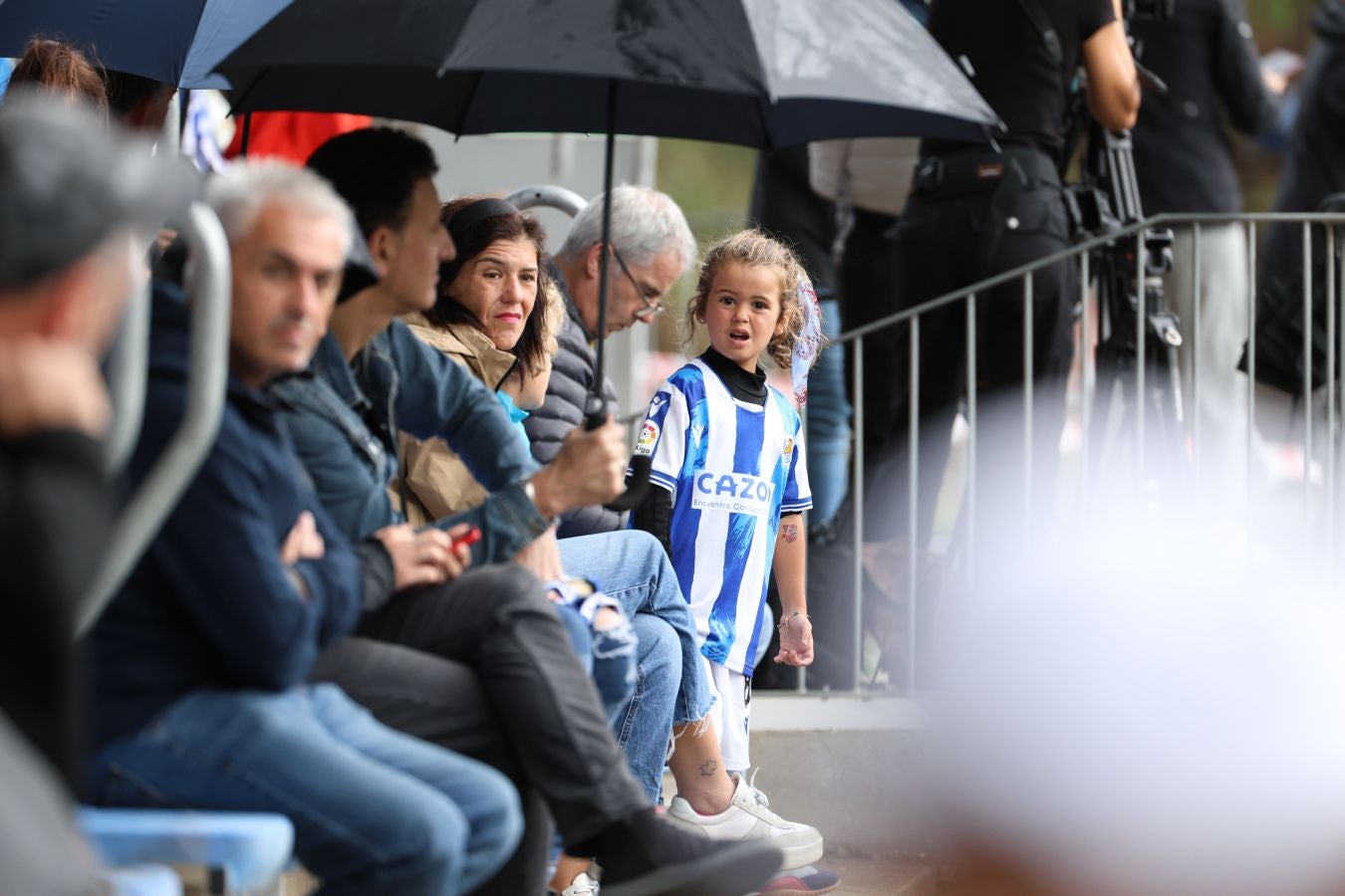 La lluvia no impide que la afición llene Zubieta