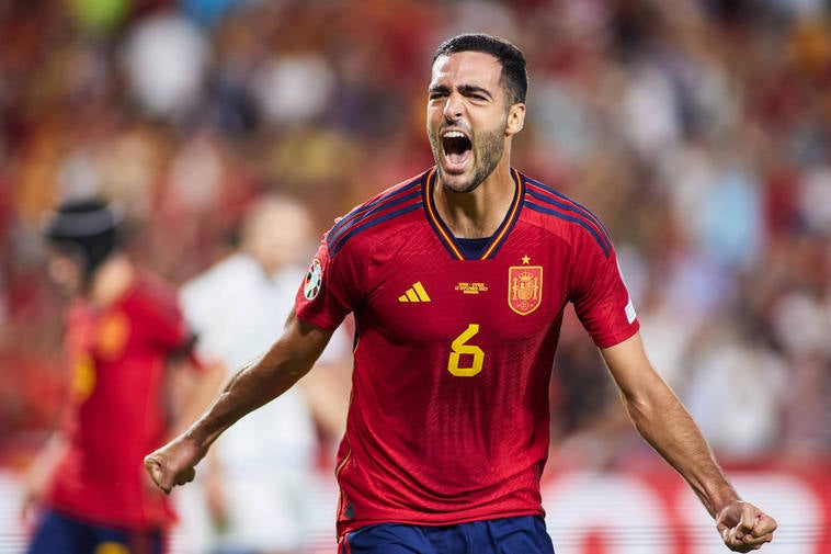 Merino marca, Tierney y Traoré juegan de centrales y Kubo, de mediapunta