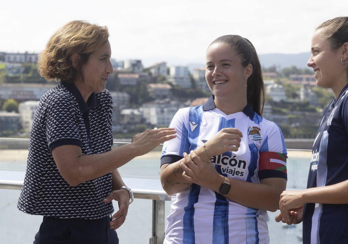 Natalia Arroyo, Nerea Eizagirre y Amaiur Sarriegi, en la presentación de este jueves.