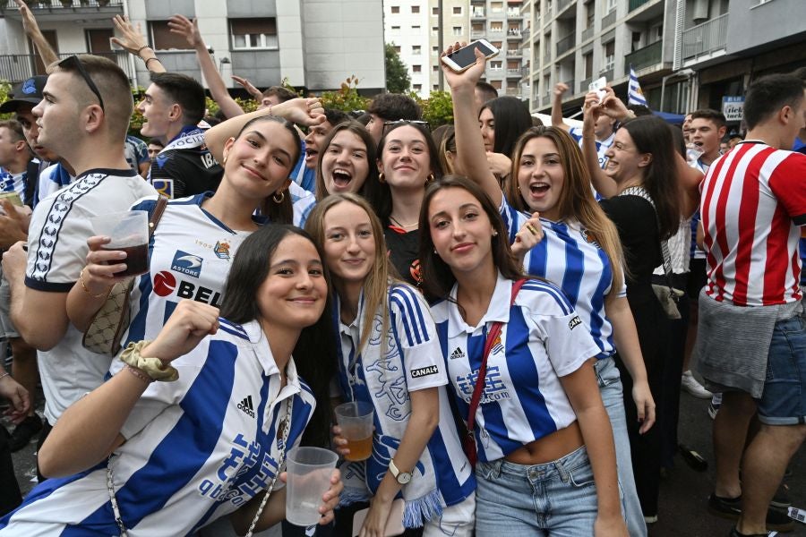 Ambiente magnífico en la previa del Real Sociedad-Athletic