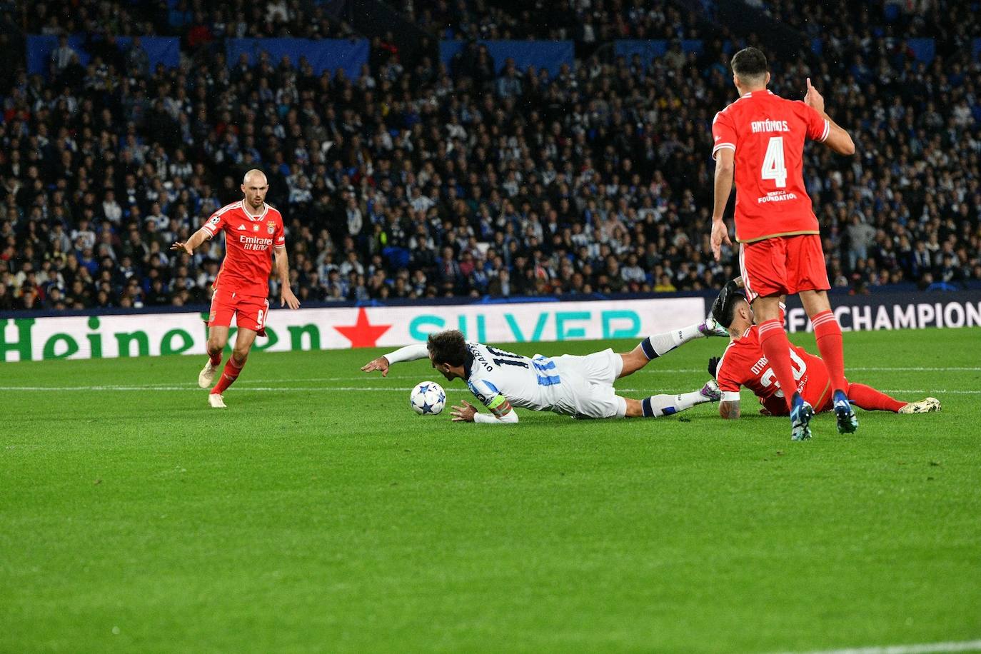 La mejores imágenes del Real Sociedad - Benfica