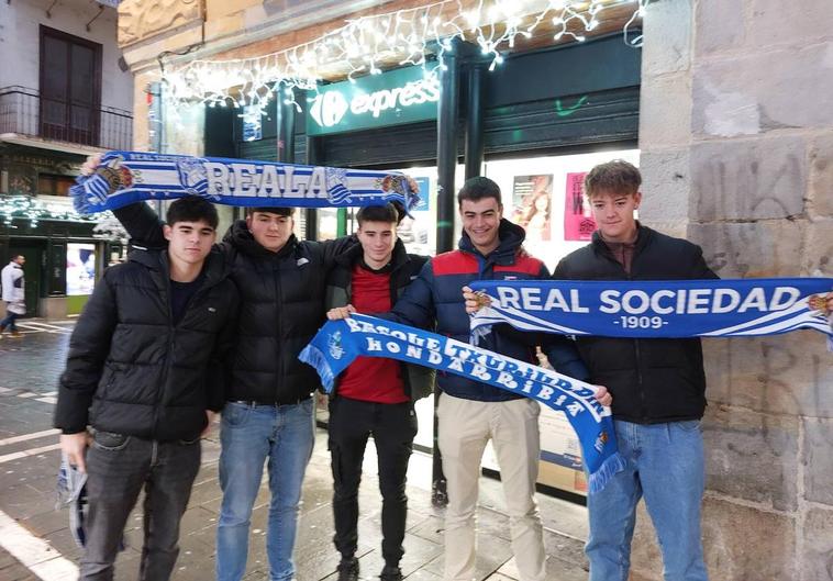 Los aficionados realistas ya han iniciado su desembarco en Pamplona de cara al encuentro de esta noche ante Osasuna.