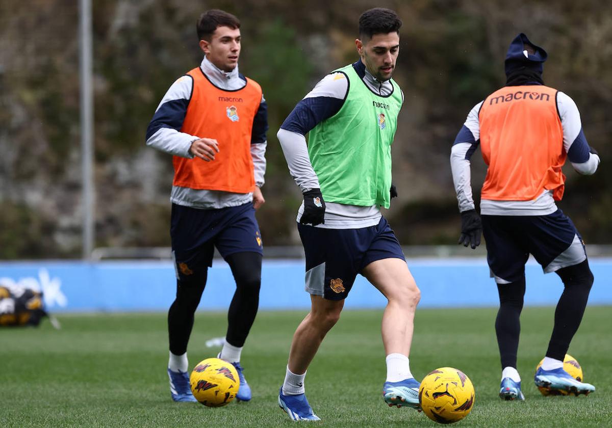 Merquelanz, en el entrenamiento de este jueves en Zubieta junto al resto de sus compañeros.