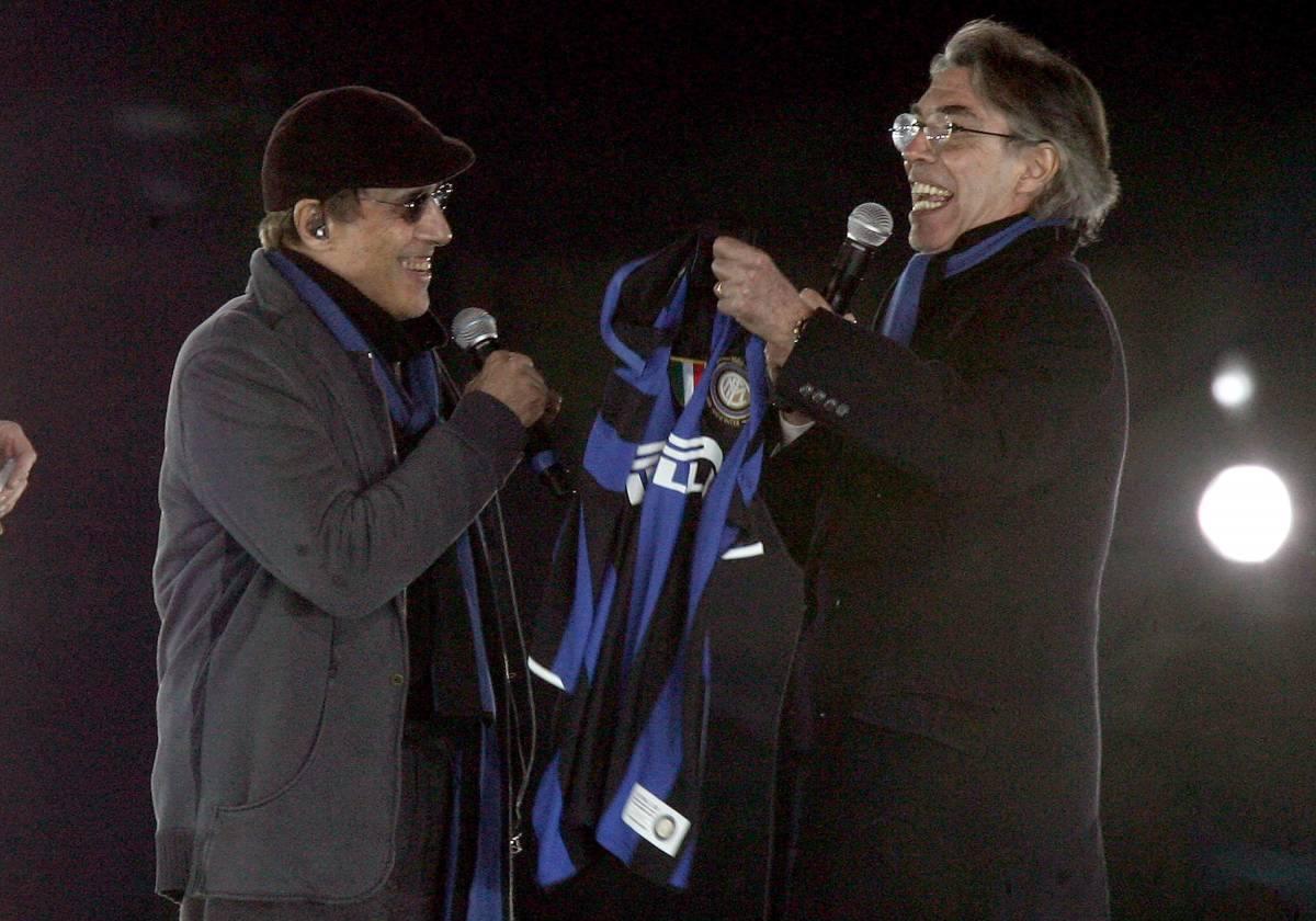 Adriano Celentano y Massimo Moratti cantan juntos en la fiesta del centenario de Inter, en San Siro.