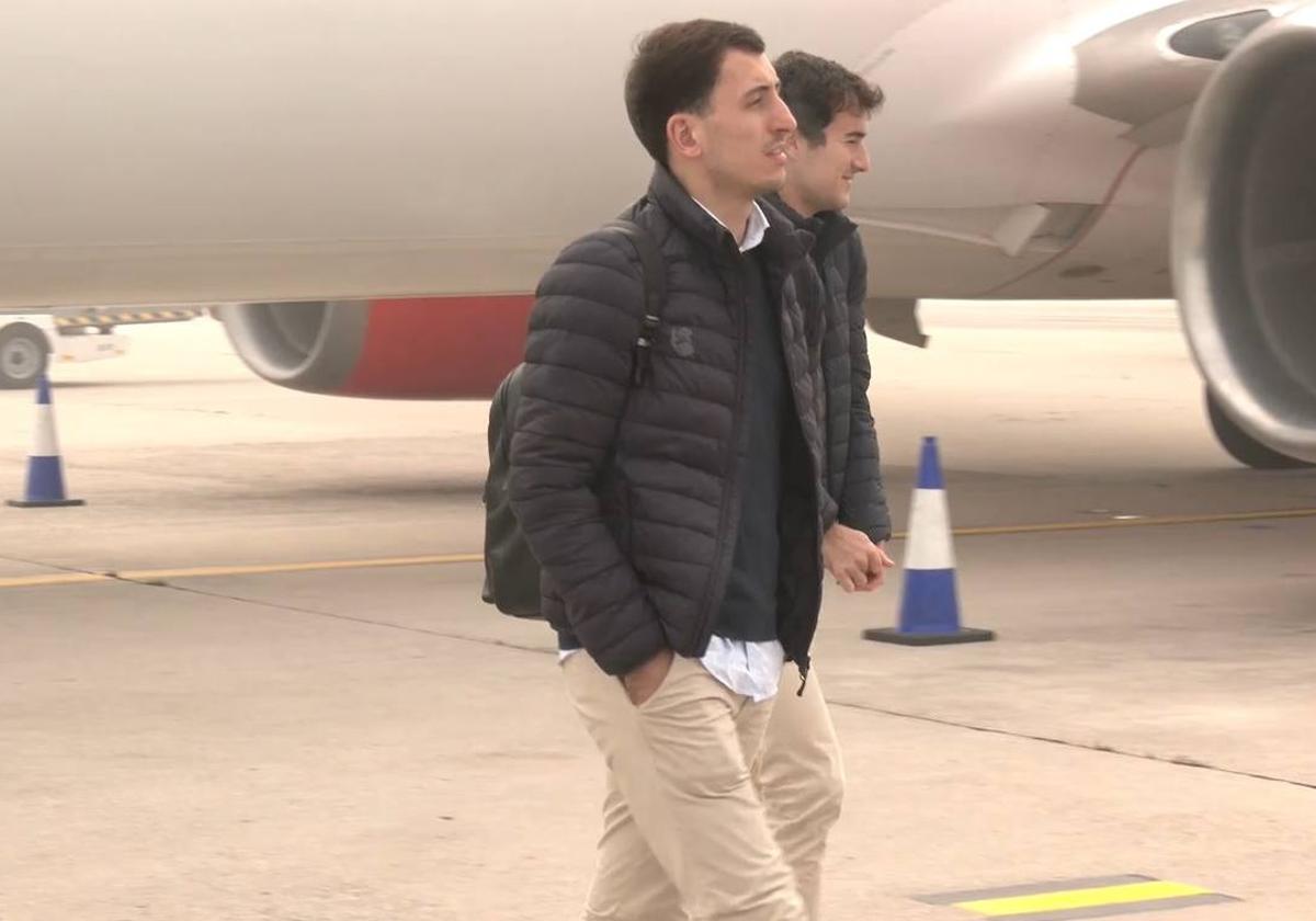 Mikel Oyarzabal, en el aeropuerto de Milán.