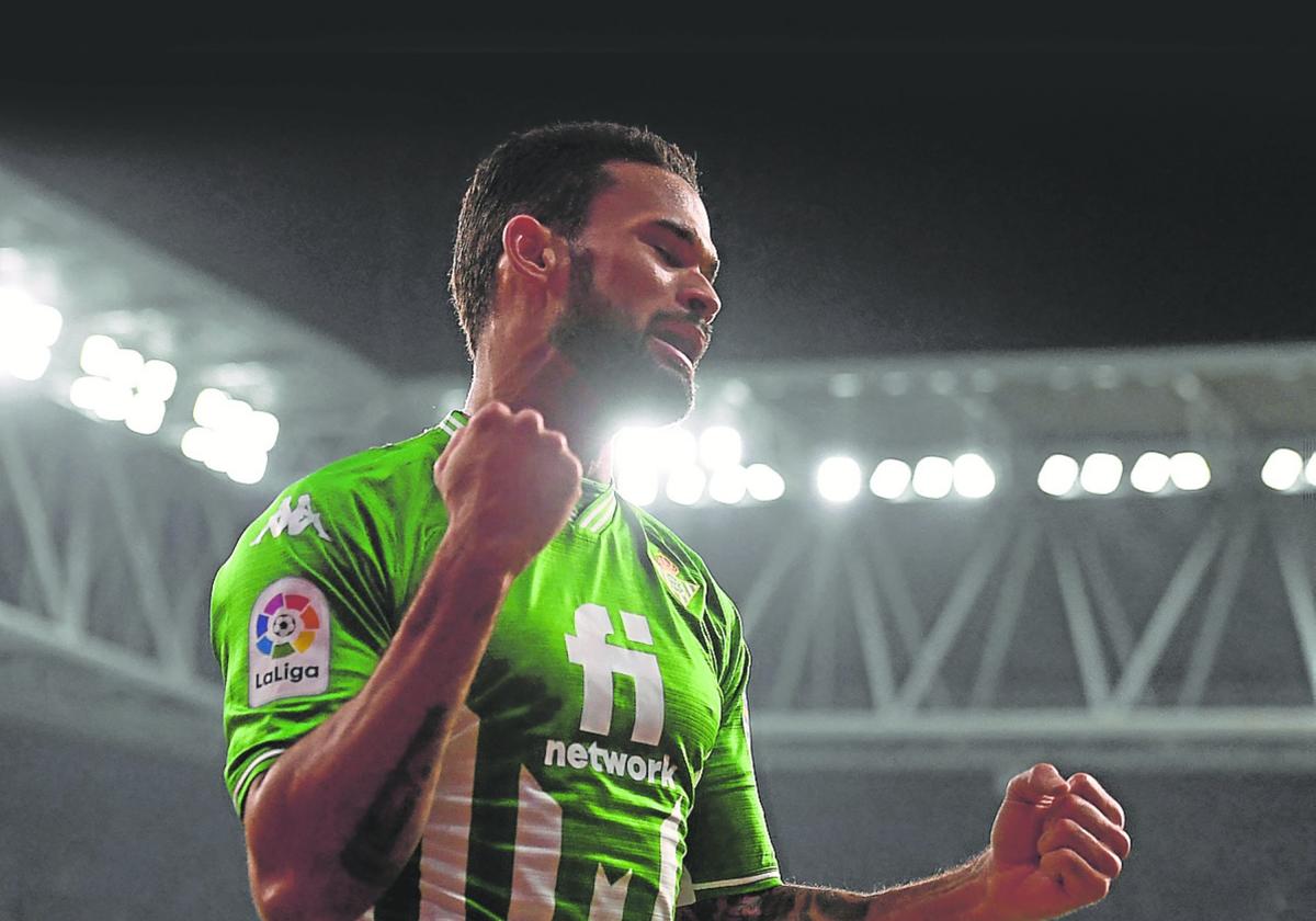 Willian José celebra un gol con el Betis.