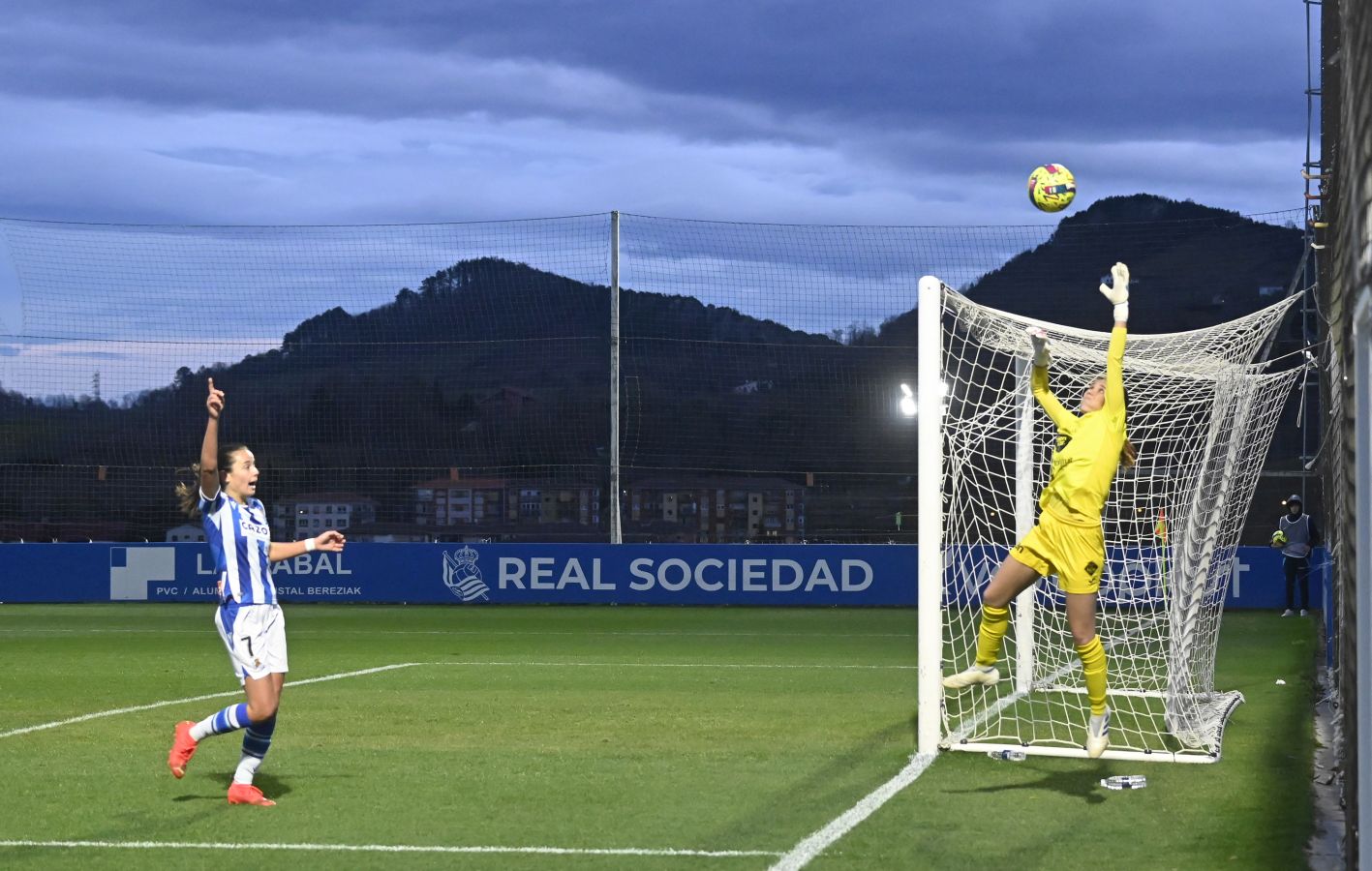Fotos: Real Sociedad 2 - Alhama 1