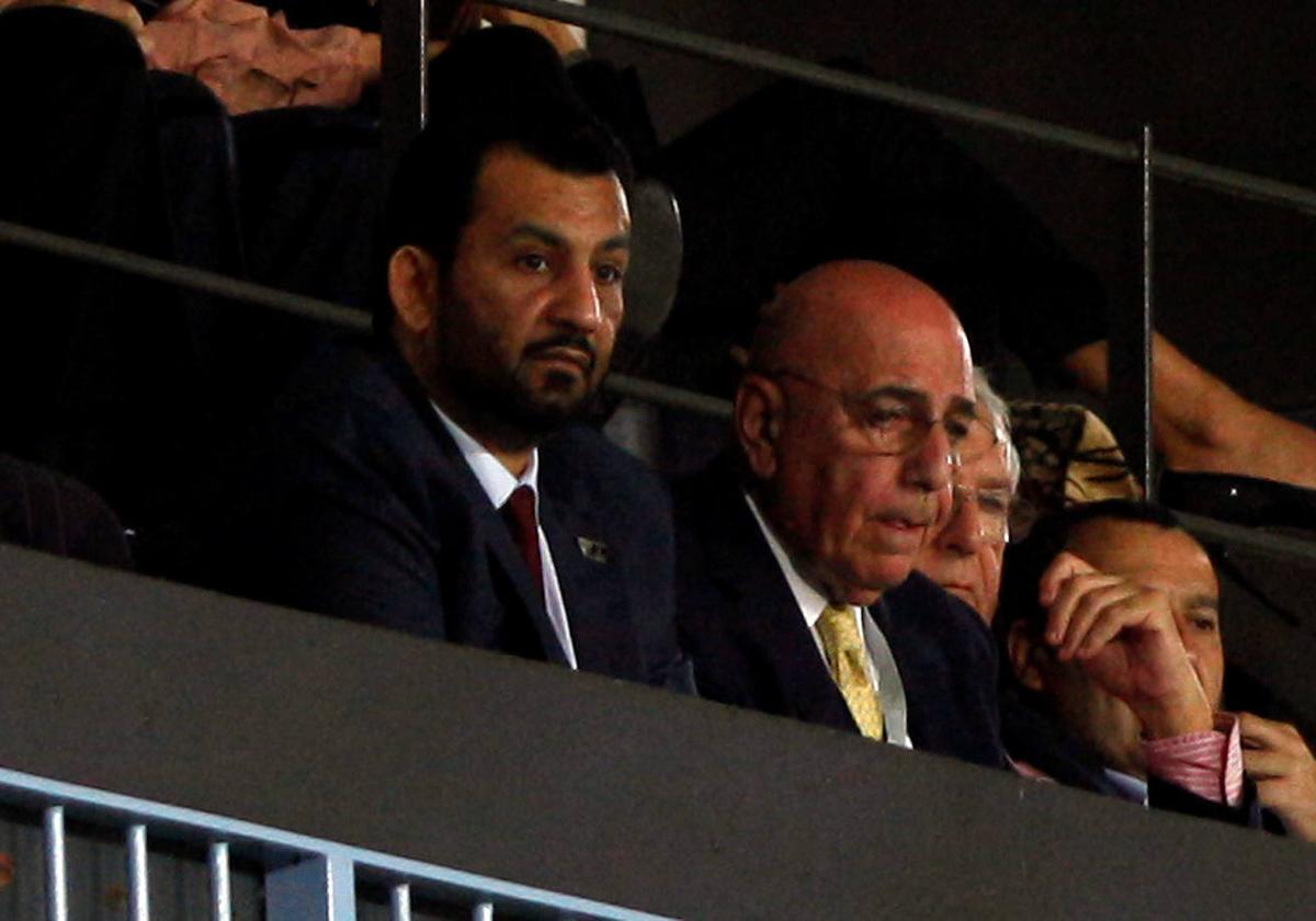 Bin Nasser Al-Thani y Adriano Galliani, en el palco de La Rosaleda durante un encuentro de Champions.