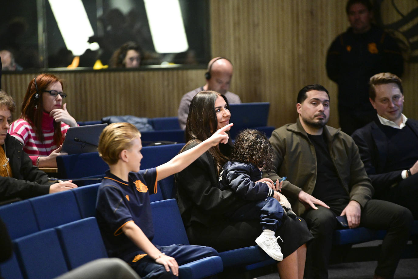 Sheraldo Becker ejerce de estrella