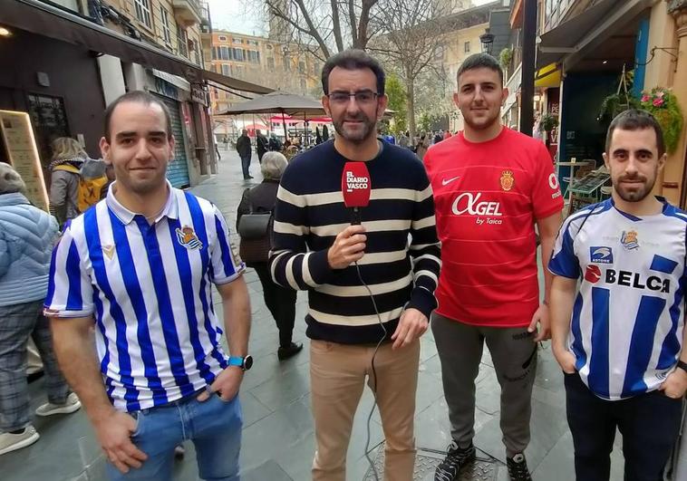 Gaizka, Raúl e Imanol, aficionados de la Real y del Mallorca en Palma.