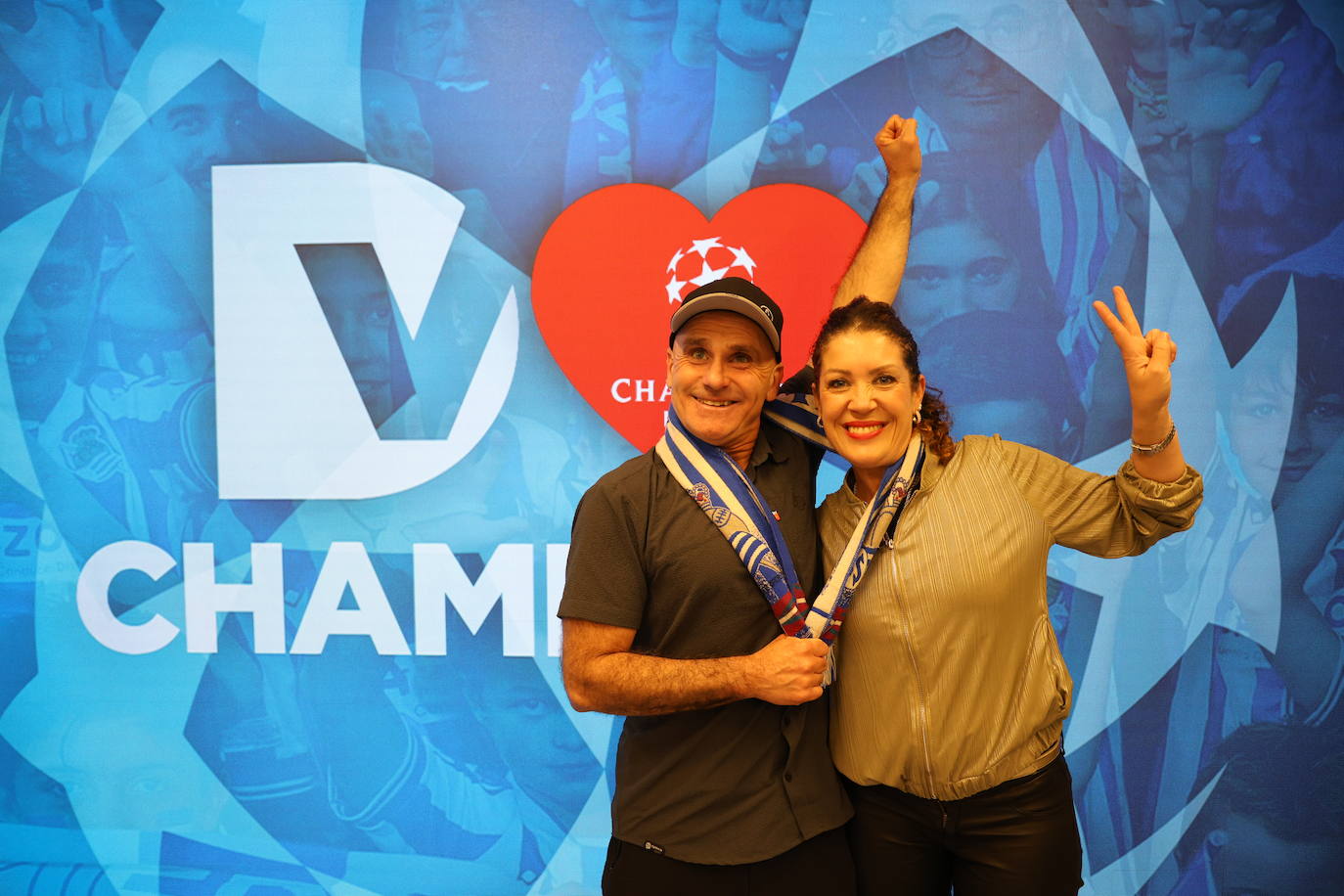 El surfista Aitor Francesena y María Villar.