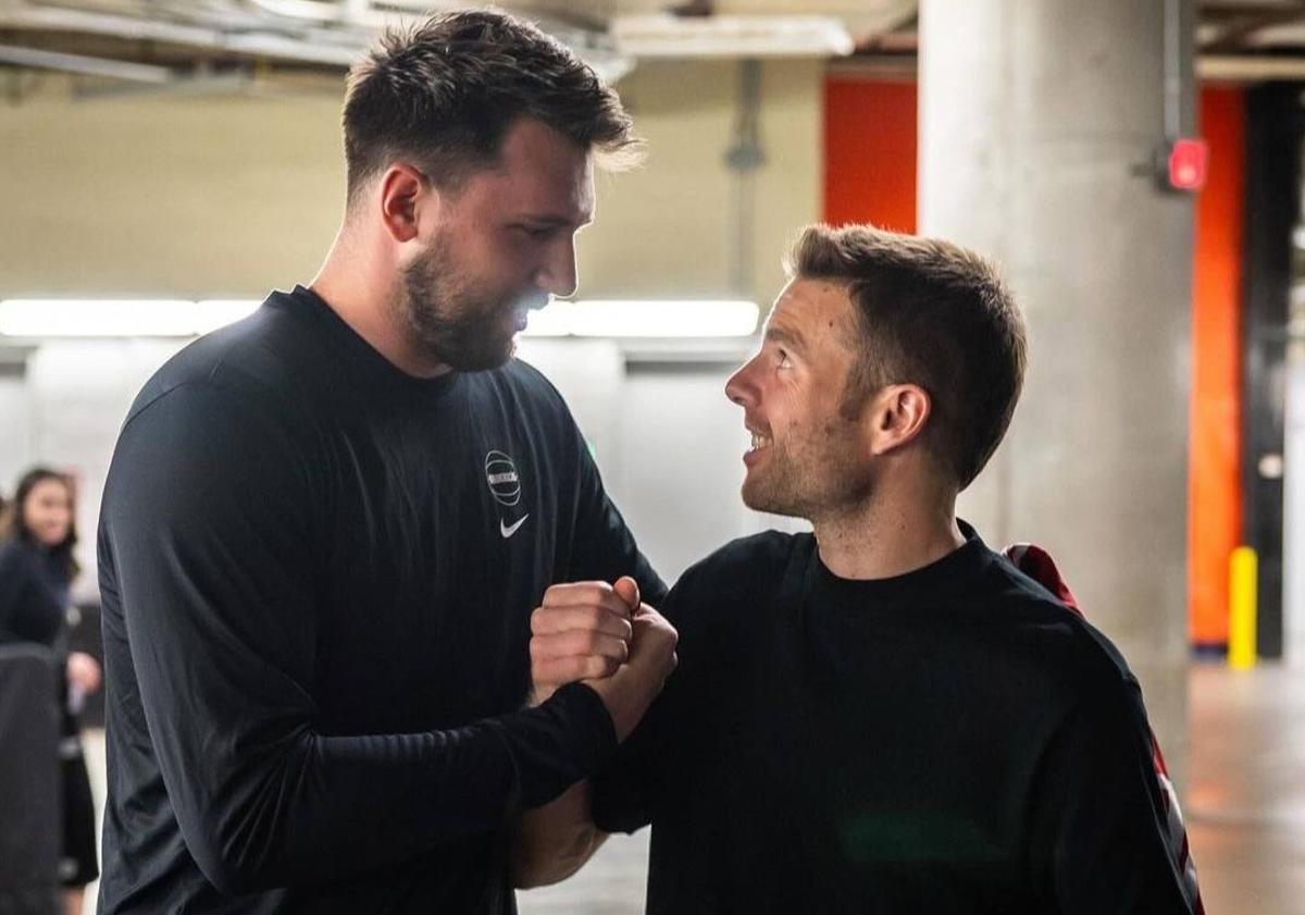 Imagen principal - Illarramendi visita a Doncic y presencia un partidazo