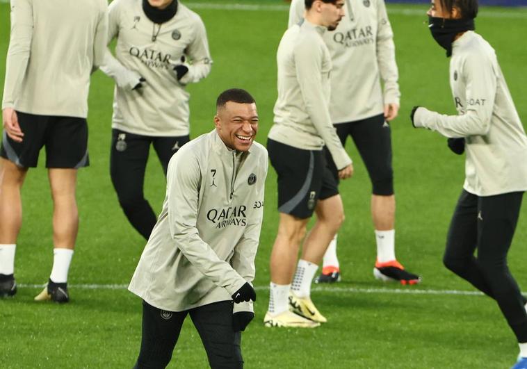 Sonrisas de Luis Enrique y Kylian Mbappé: El PSG ya se entrena en Anoeta