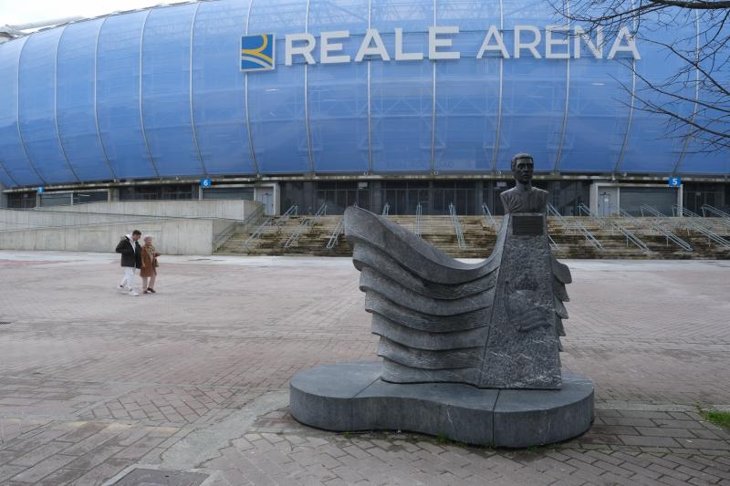 Los exteriores del estadio de Anoeta, tranquilos el día anterior al partido.