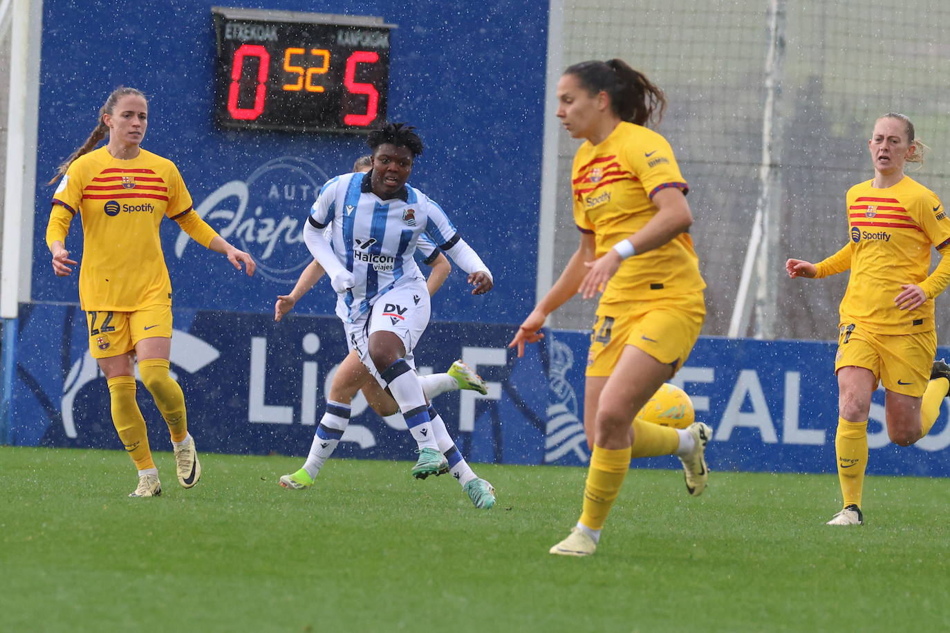 Las mejores imágenes del duelo entre la Real Sociedad y el Barcelona en Zubieta