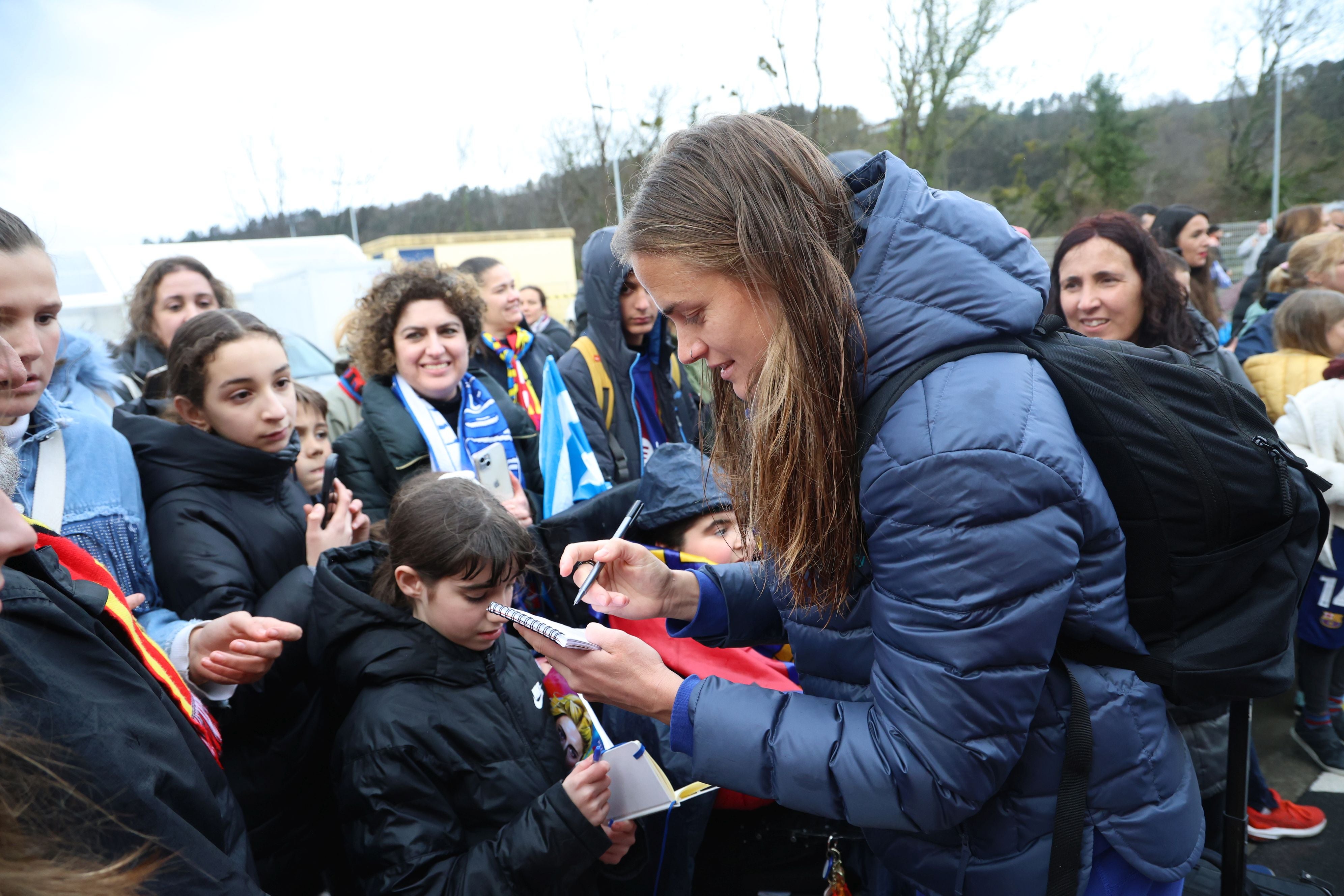 Irene Paredes se da un baño de masas en Zubieta