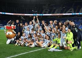 Las jugadoras de la Real celebran el pase a la final.