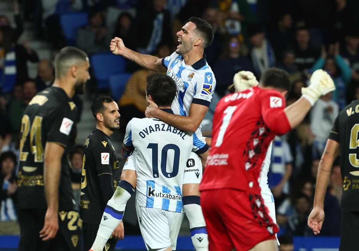 Merino celebra su gol, el primero al Cádiz.