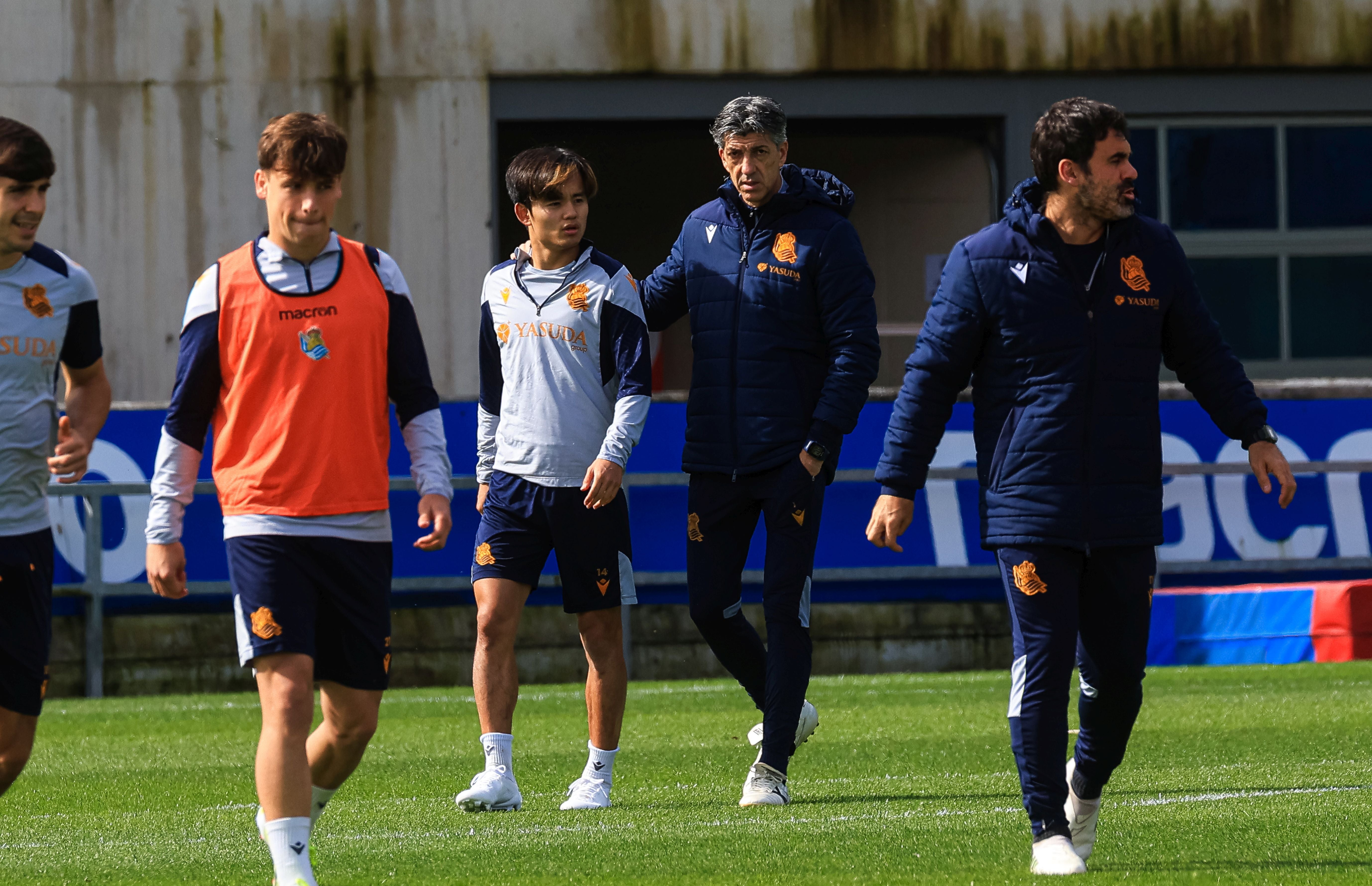 La Real se da un baño de masas en el entrenamiento en Zubieta