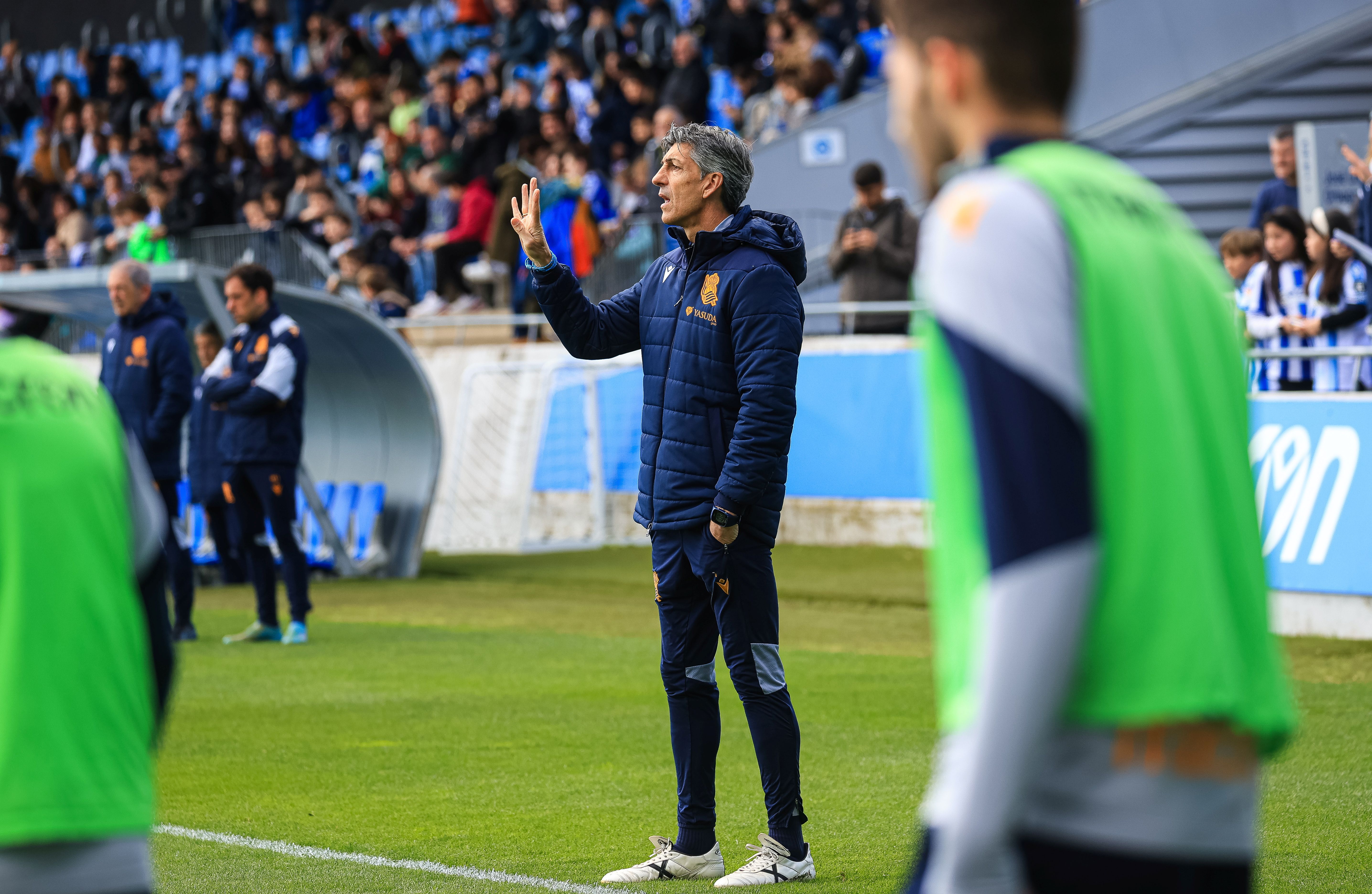 La Real se da un baño de masas en el entrenamiento en Zubieta